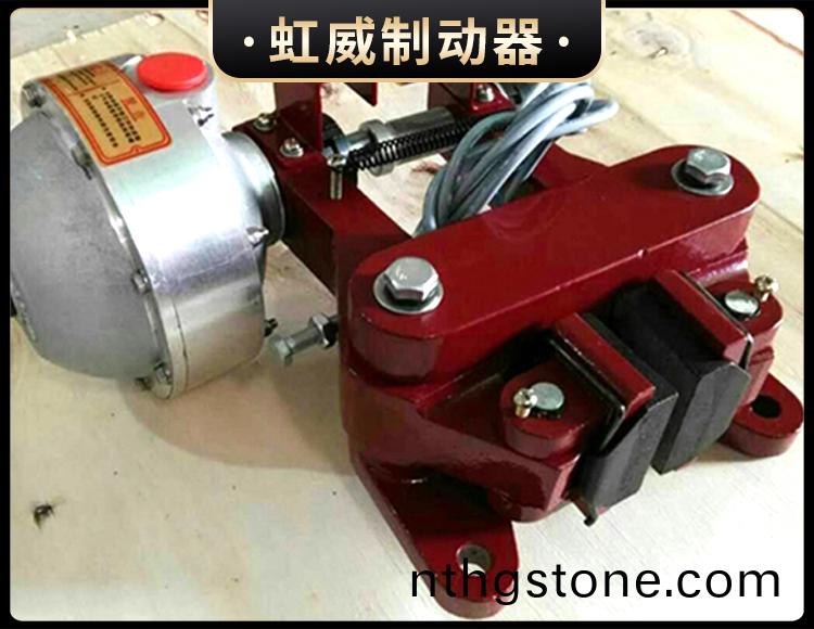 QP係(xi)列(lie)氣(qi)動鉗盤式(shi)製(zhi)動器